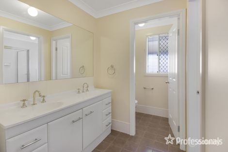 Property photo of 24 Kaloona Drive Bourkelands NSW 2650