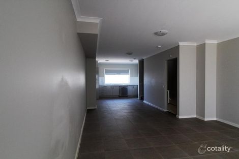 Property photo of 4 Axel Walk Cranbourne North VIC 3977