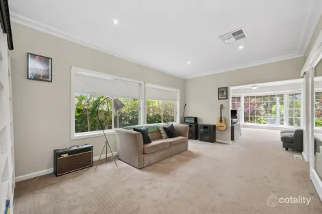 Property photo of 4 Eastern Road Strathdale VIC 3550