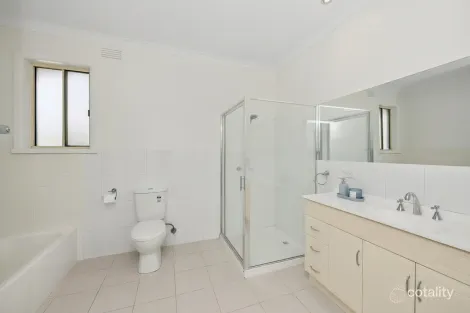 Property photo of 4 Eastern Road Strathdale VIC 3550