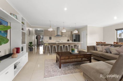 Property photo of 13 Maggiore Crescent Pakenham VIC 3810