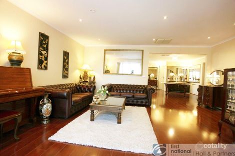 Property photo of 8 Dalry Close Endeavour Hills VIC 3802