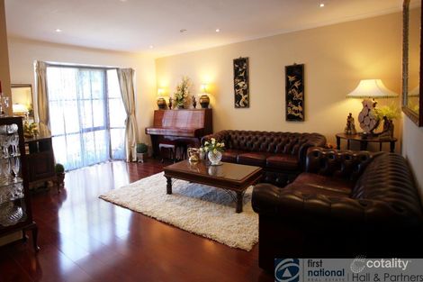 Property photo of 8 Dalry Close Endeavour Hills VIC 3802