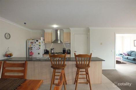 Property photo of 36 Victoria Place Pakenham VIC 3810