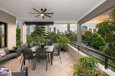 Property photo of 14/39 Cairns Street Kangaroo Point QLD 4169