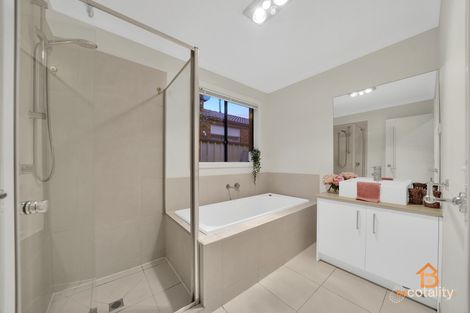 Property photo of 10 Yvonne Way Tarneit VIC 3029
