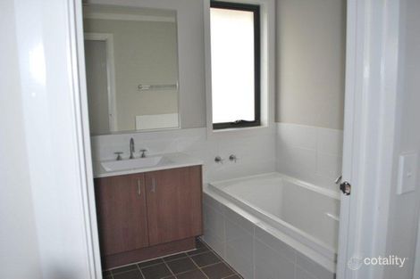 Property photo of 18 Tyne Walk Glenfield NSW 2167