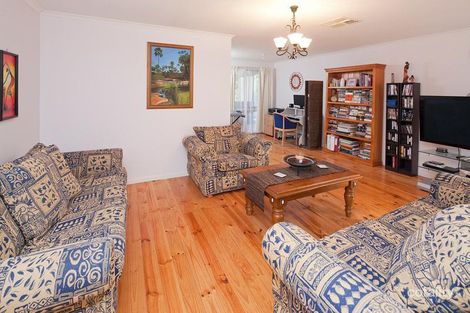 Property photo of 9 Conran Avenue Endeavour Hills VIC 3802