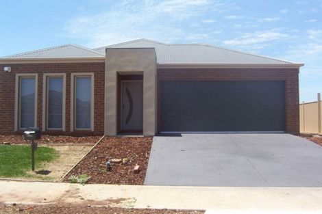 34 Kooyong Way, Caroline Springs, VIC 3023