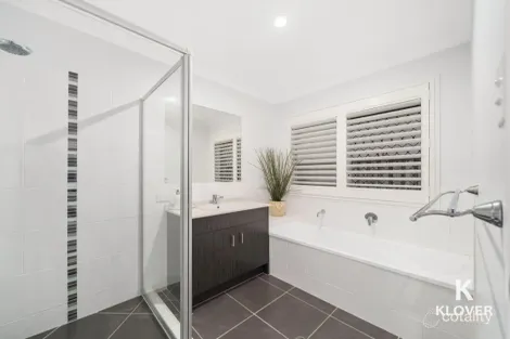 Property photo of 21 Riviera Crescent North Lakes QLD 4509