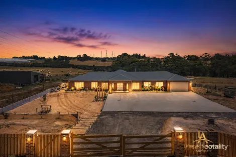 114 Old Sale Rd, Garfield North, VIC 3814