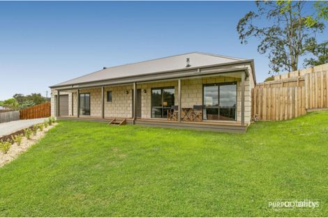 Property photo of 10 Aaron Court Drouin VIC 3818