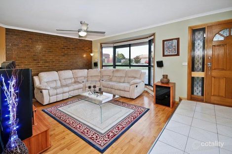 Property photo of 5 Kestrel Court Taylors Lakes VIC 3038