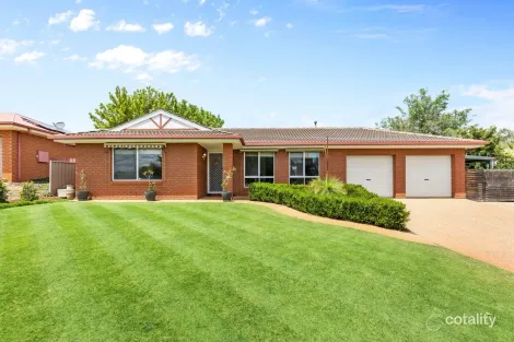 Property photo of 32 Bourkelands Drive Bourkelands NSW 2650