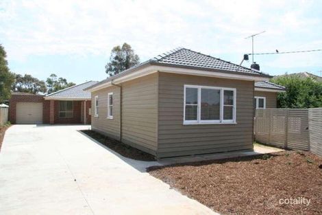 61 Station Rd, Melton South, VIC 3338