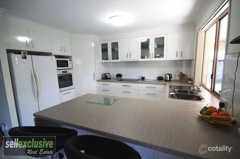 2 York Ct, Sandstone Point, QLD 4511