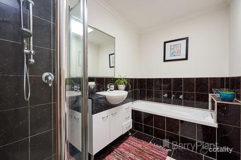 Property photo of 9 Baileyana Drive Endeavour Hills VIC 3802