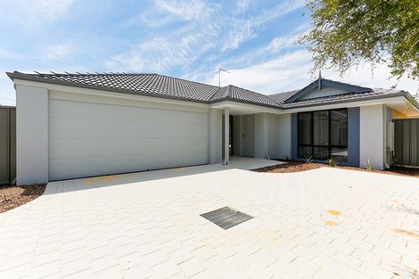 4b Hunt St, Thornlie, WA 6108