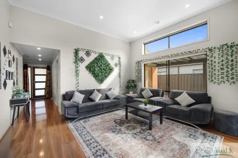 Property photo of 18 Landmark Crescent Manor Lakes VIC 3024