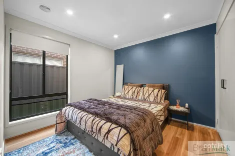 Property photo of 18 Landmark Crescent Manor Lakes VIC 3024