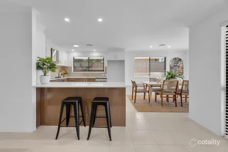 Property photo of 10 Mingaletta Drive Ashmore QLD 4214