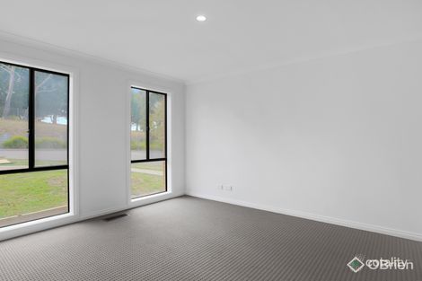 Property photo of 28 Botham Crescent Pakenham VIC 3810