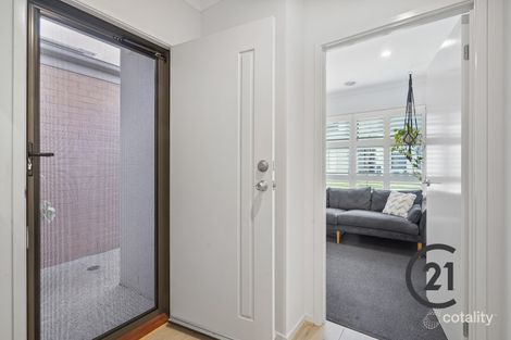 Property photo of 15 Supplejack Walk Cranbourne North VIC 3977