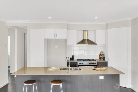 Property photo of 34 Dajarra Avenue Wyndham Vale VIC 3024