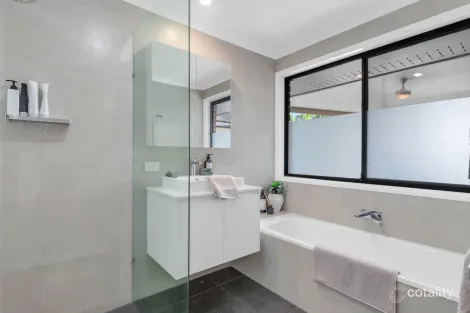 Property photo of 3 Crompton Street Kenmore Hills QLD 4069