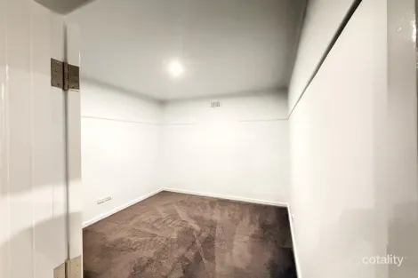 Property photo of 8 Alexander Avenue Wendouree VIC 3355