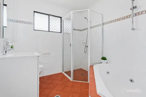 Property photo of 11 Saltash Street Labrador QLD 4215