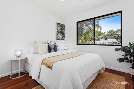 Property photo of 11 Saltash Street Labrador QLD 4215