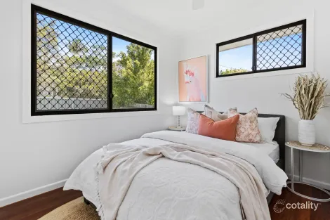 Property photo of 11 Saltash Street Labrador QLD 4215