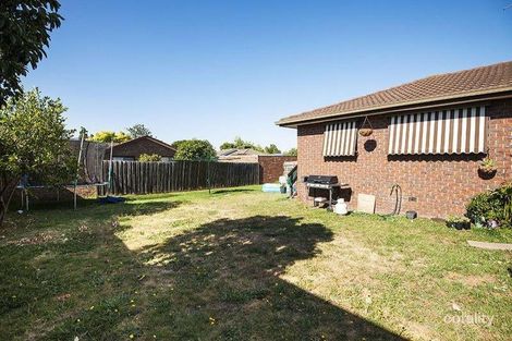 Property photo of 17 Boyle Crescent Mill Park VIC 3082
