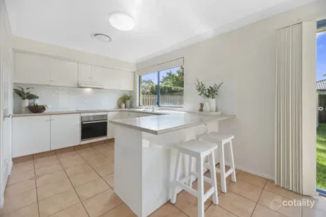 Property photo of 40 Sickle Avenue Hope Island QLD 4212