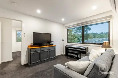 Property photo of 2 White Gum Place Research VIC 3095