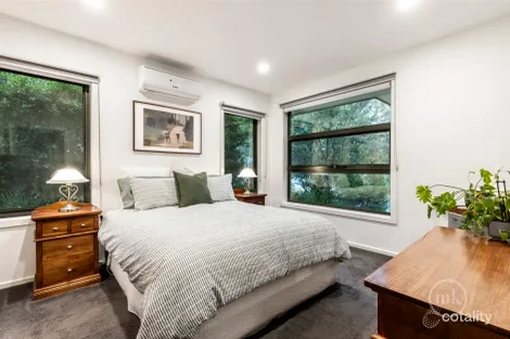 Property photo of 2 White Gum Place Research VIC 3095