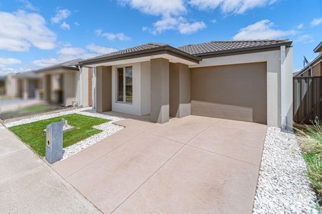 Property photo of 19 Bluebell Drive Craigieburn VIC 3064