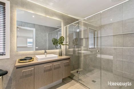 Property photo of 10 Callow Avenue Clyde North VIC 3978