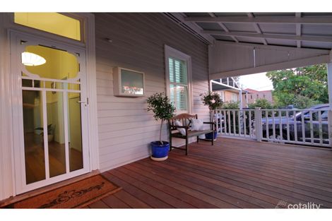 18 Taylor St, White Gum Valley, WA 6162