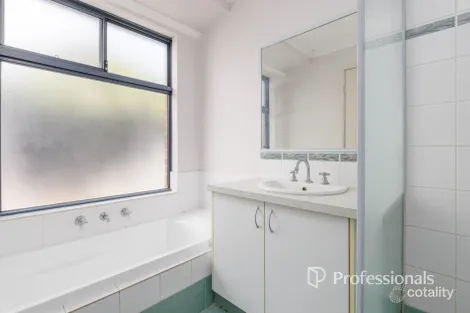 Property photo of 100 Barton Drive Australind WA 6233