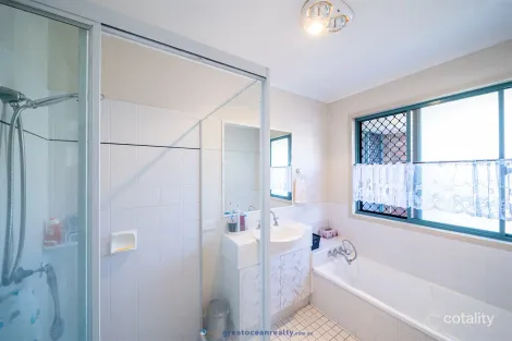Property photo of 33 Willunga Place Merrimac QLD 4226