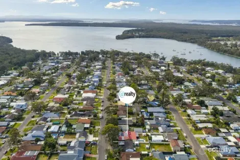 52 Dale Ave, Chain Valley Bay, NSW 2259