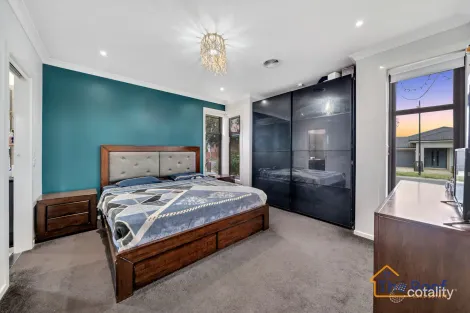 Property photo of 6 Stoneford Chase Weir Views VIC 3338