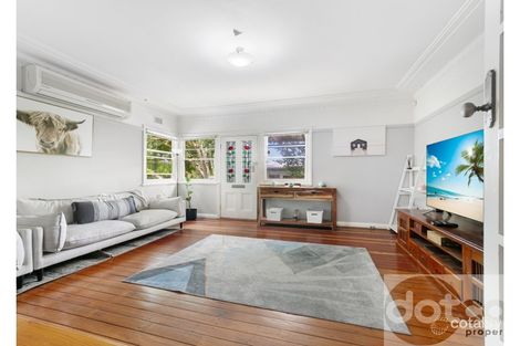 Property photo of 1 Kinarra Avenue Wyoming NSW 2250