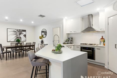 Property photo of 30 Paringa Drive Ferntree Gully VIC 3156