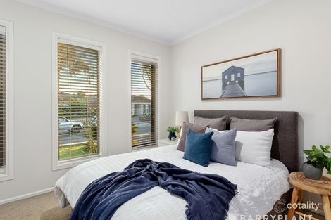 Property photo of 30 Paringa Drive Ferntree Gully VIC 3156
