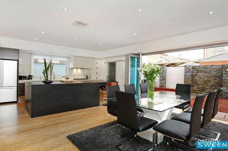 Property photo of 5 Palfrey Green Caroline Springs VIC 3023