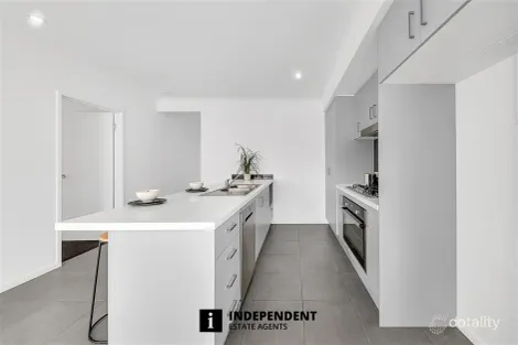 Property photo of 10 Merlot Way Clyde North VIC 3978