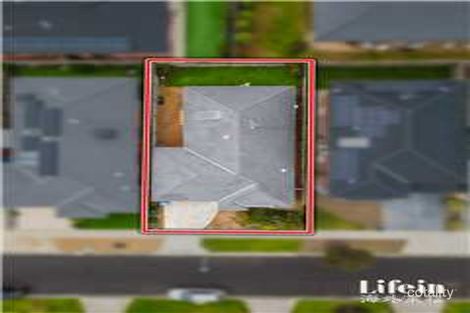 Property photo of 35 Kittyhawk Road Point Cook VIC 3030